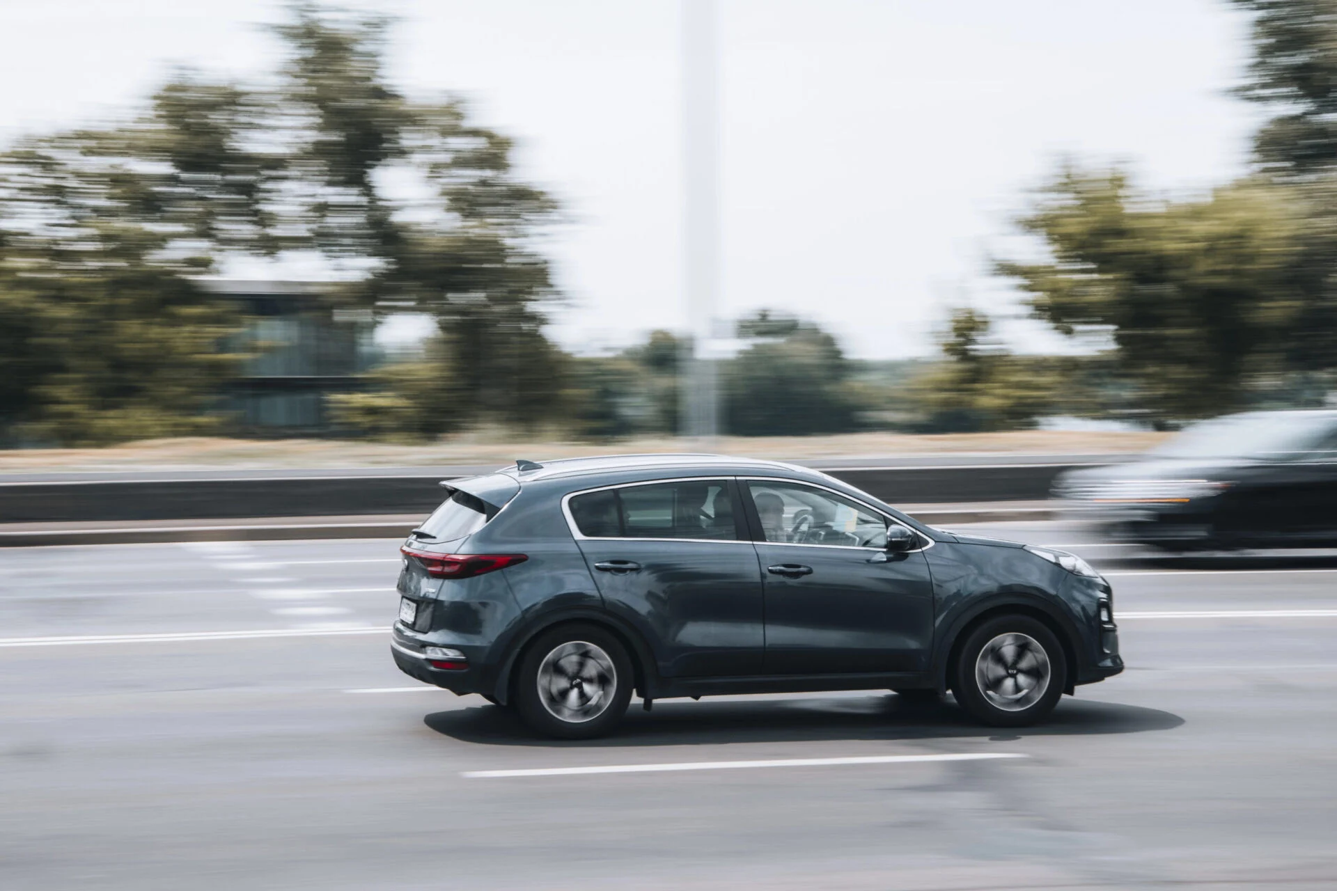 Sideview of KIA Sportage driving