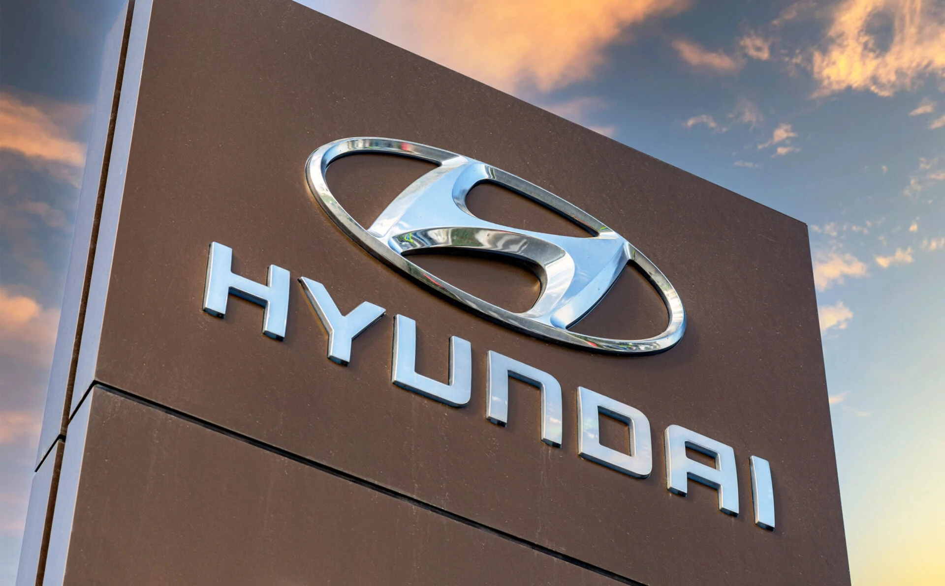Hyundai dealership sign
